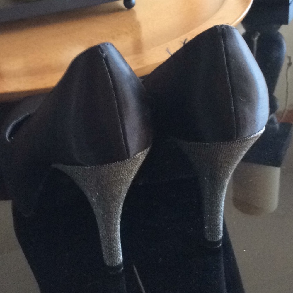 Unlisted Women’s Flawless Round Toe Pumps. - Picture 3 of 4